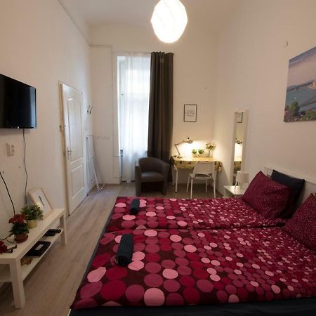 No. 11 Apartment With 2 Bathrooms Next To Railway Station Budapest Exteriör bild